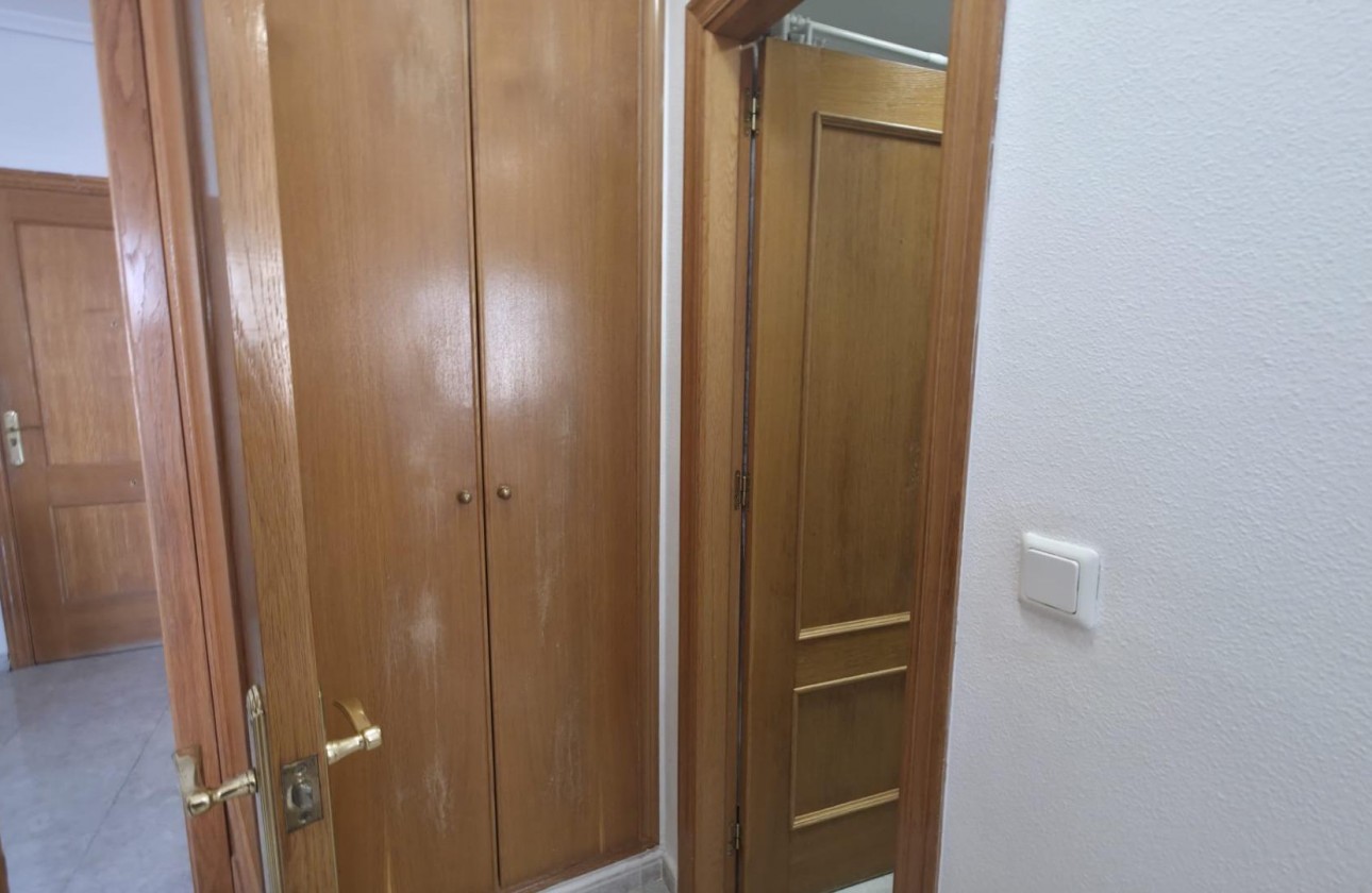 Resale - Apartment / flat - Torrevieja - Playa de los Locos