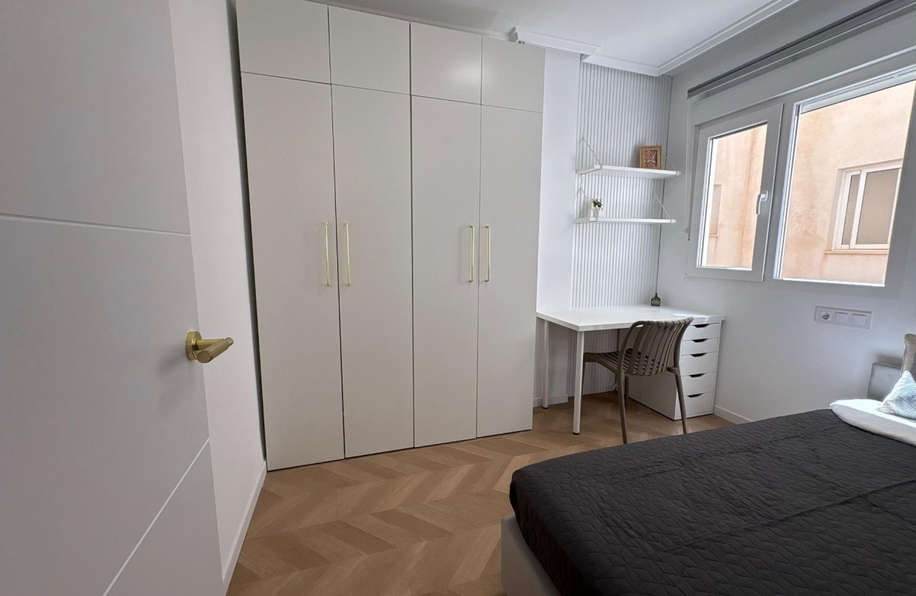 Resale - Apartment / flat - Torrevieja - Playa del Cura