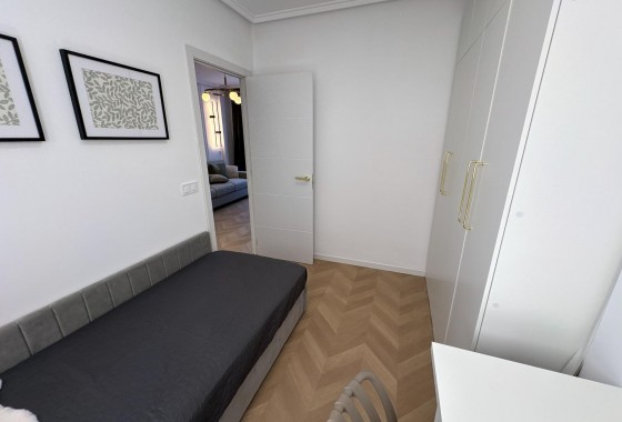 Resale - Apartment / flat - Torrevieja - Playa del Cura
