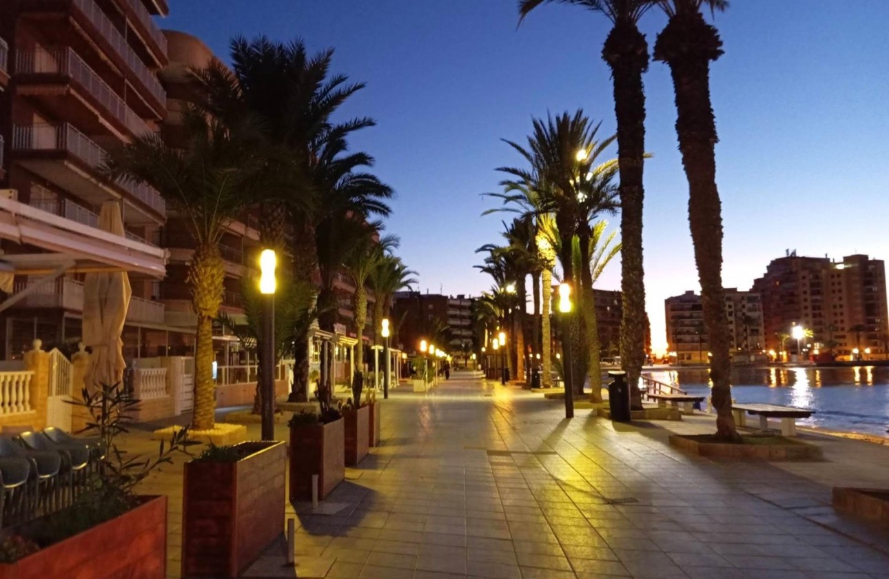Resale - Apartment / flat - Torrevieja - Playa del Cura
