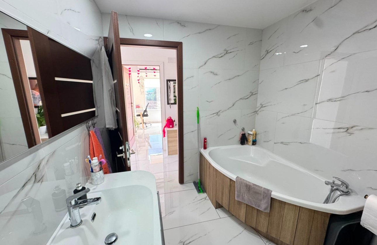 Reventa - Apartamento / piso - Torrevieja - Zona Los Frutales