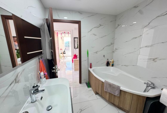 Reventa - Apartamento / piso - Torrevieja - Zona Los Frutales