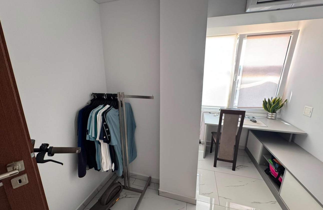 Reventa - Apartamento / piso - Torrevieja - Zona Los Frutales