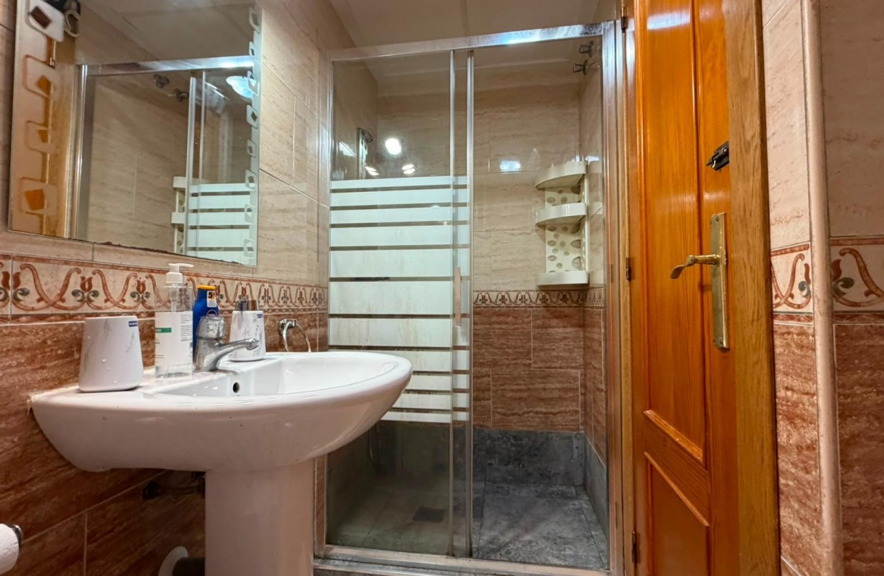 Resale - Apartment / flat - Torrevieja - torrevieja