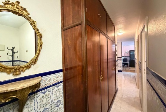 Resale - Apartment / flat - Torrevieja - Playa del Cura