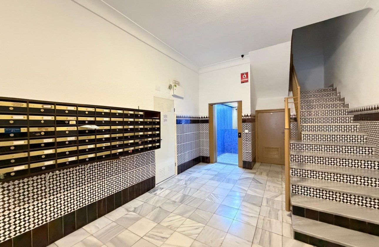 Resale - Apartment / flat - Torrevieja - Playa del Cura