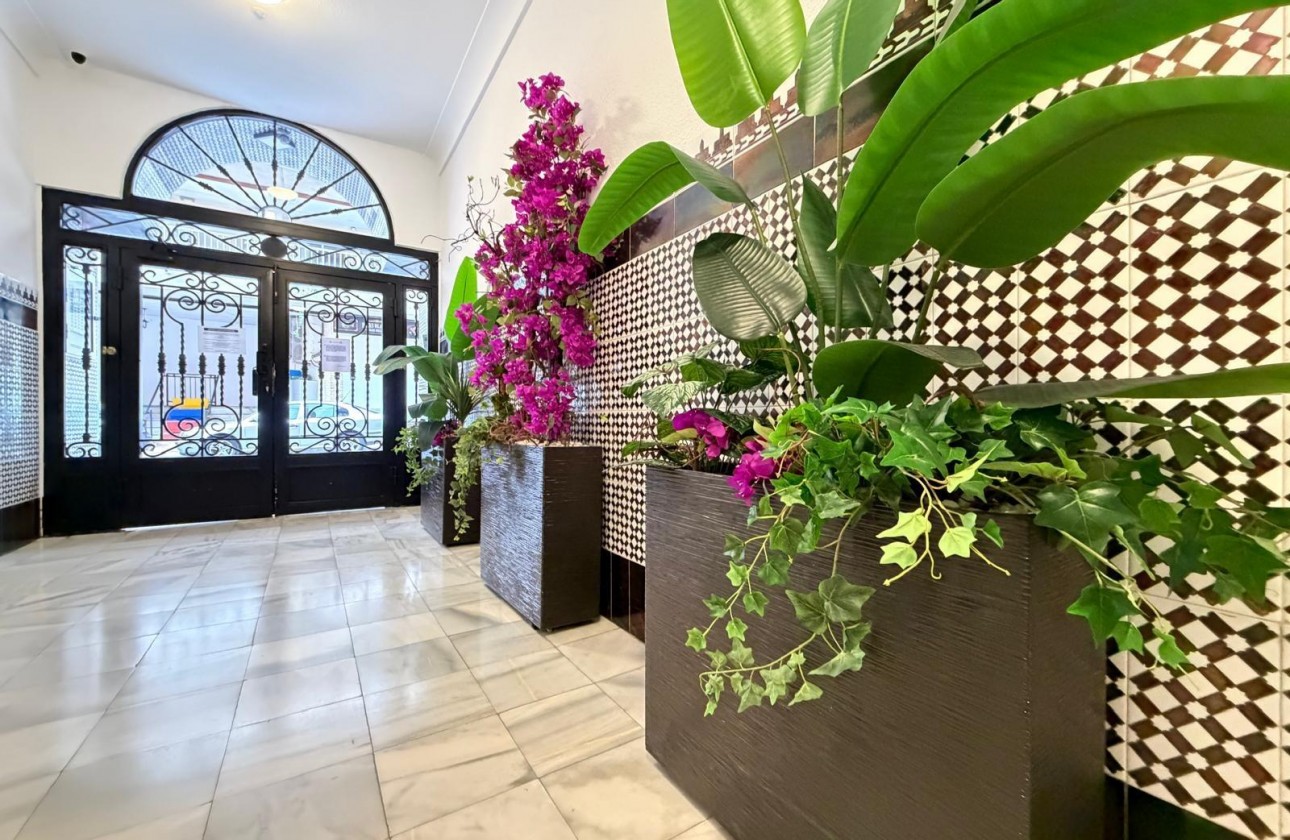 Resale - Apartment / flat - Torrevieja - Playa del Cura