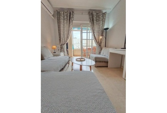 Resale - Apartment / flat - Torrevieja - Playa de los Locos