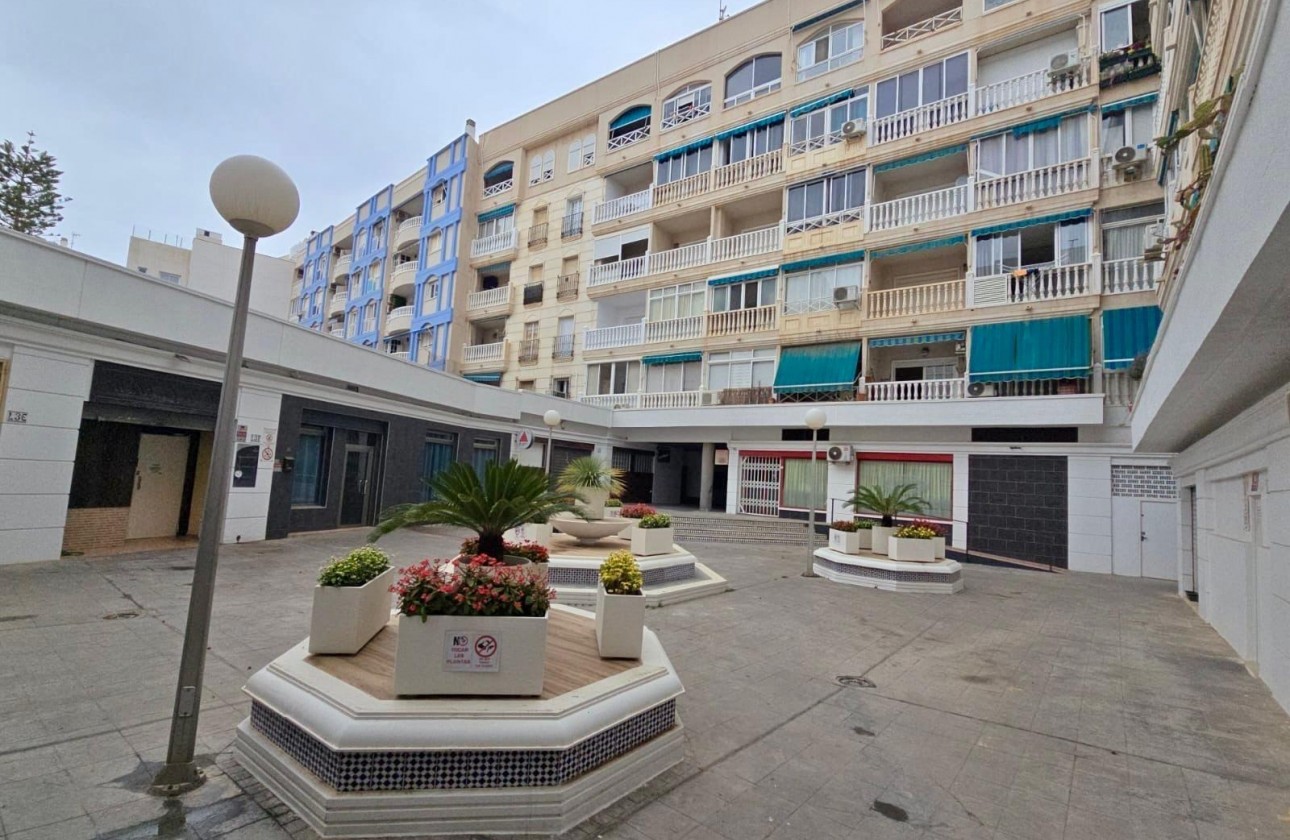 Resale - Apartment / flat - Torrevieja - Playa de los Locos