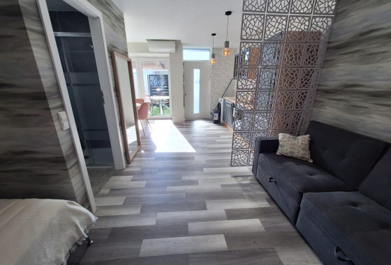Resale - Apartment / flat - Torrevieja - Torretas