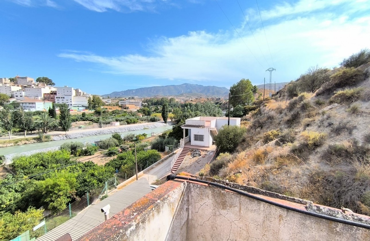 Revente - Property - Abaran - Inland