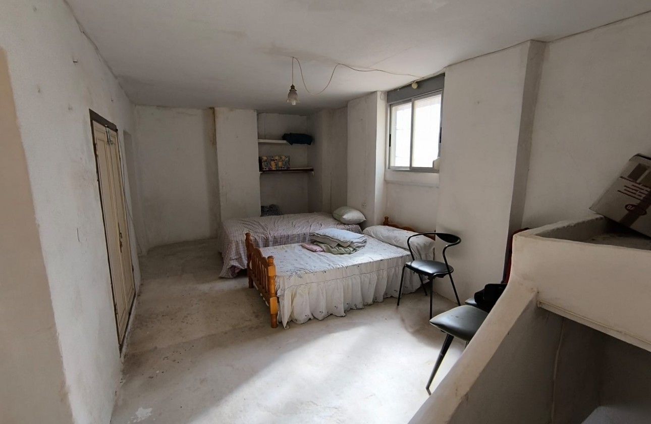 Revente - Property - Abaran - Inland