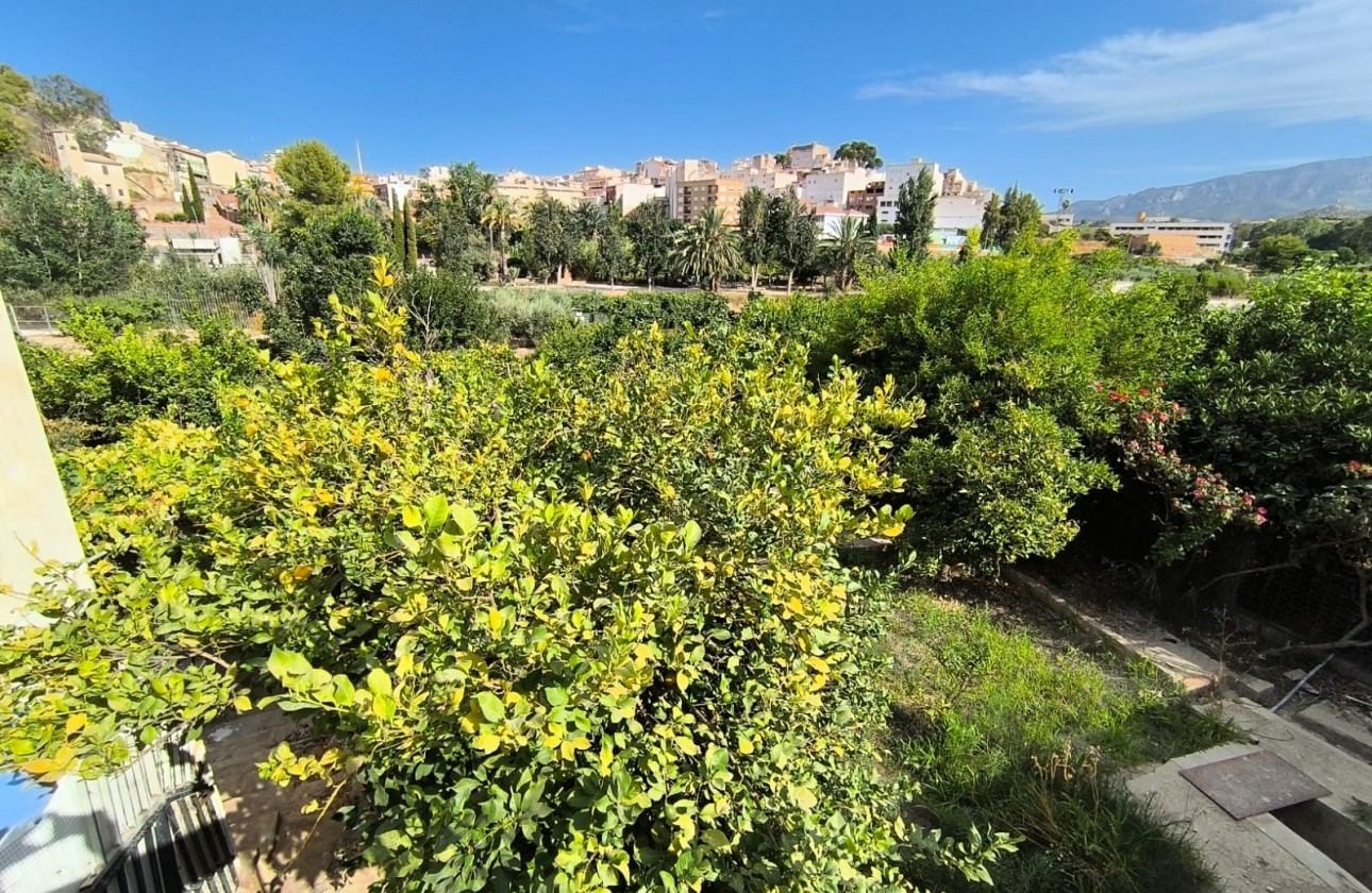 Revente - Property - Abaran - Inland