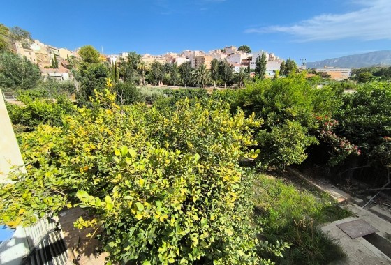 Revente - Property - Abaran - Inland