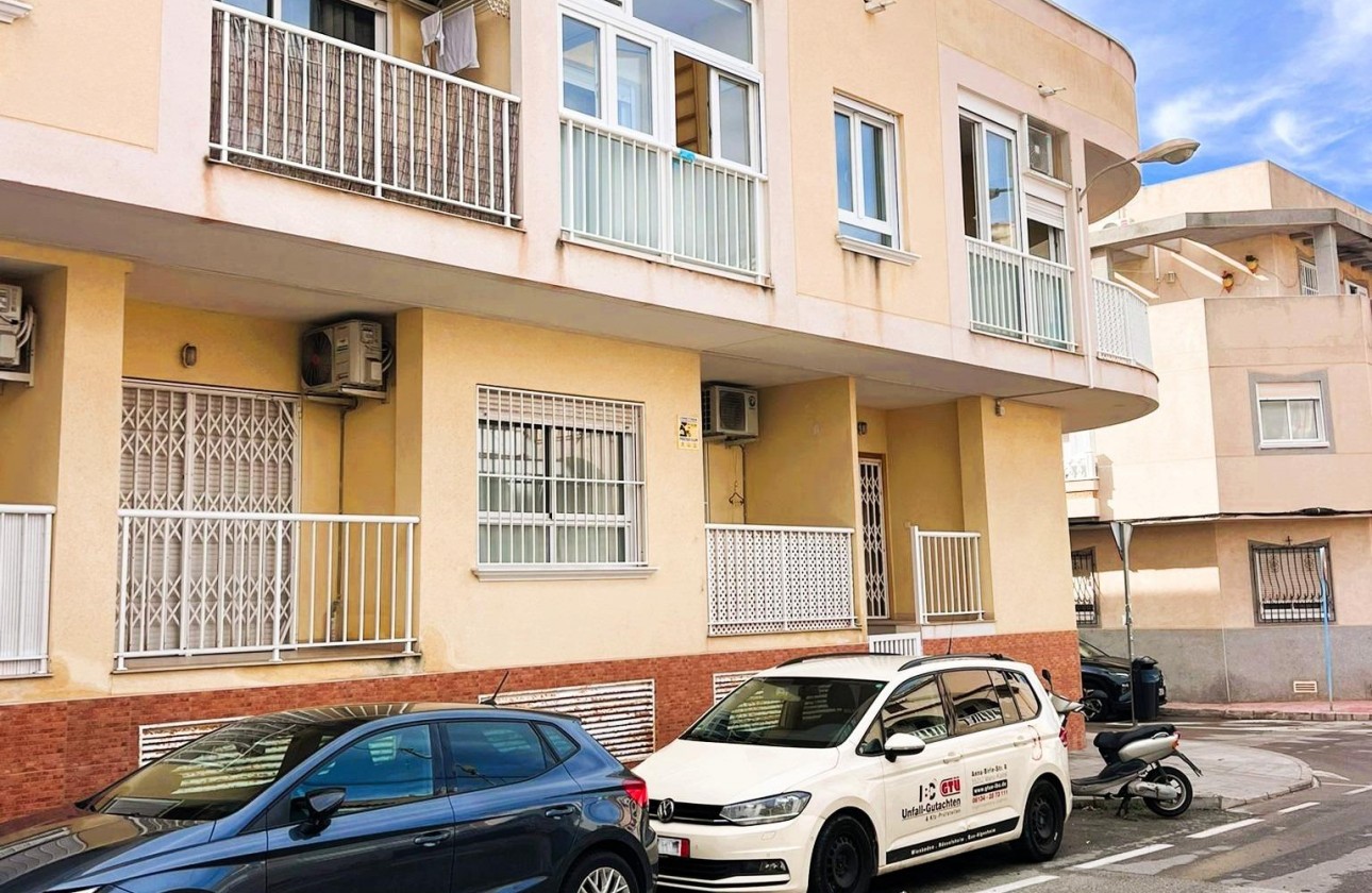Resale - Apartment / flat - Torrevieja - Playa de los Locos