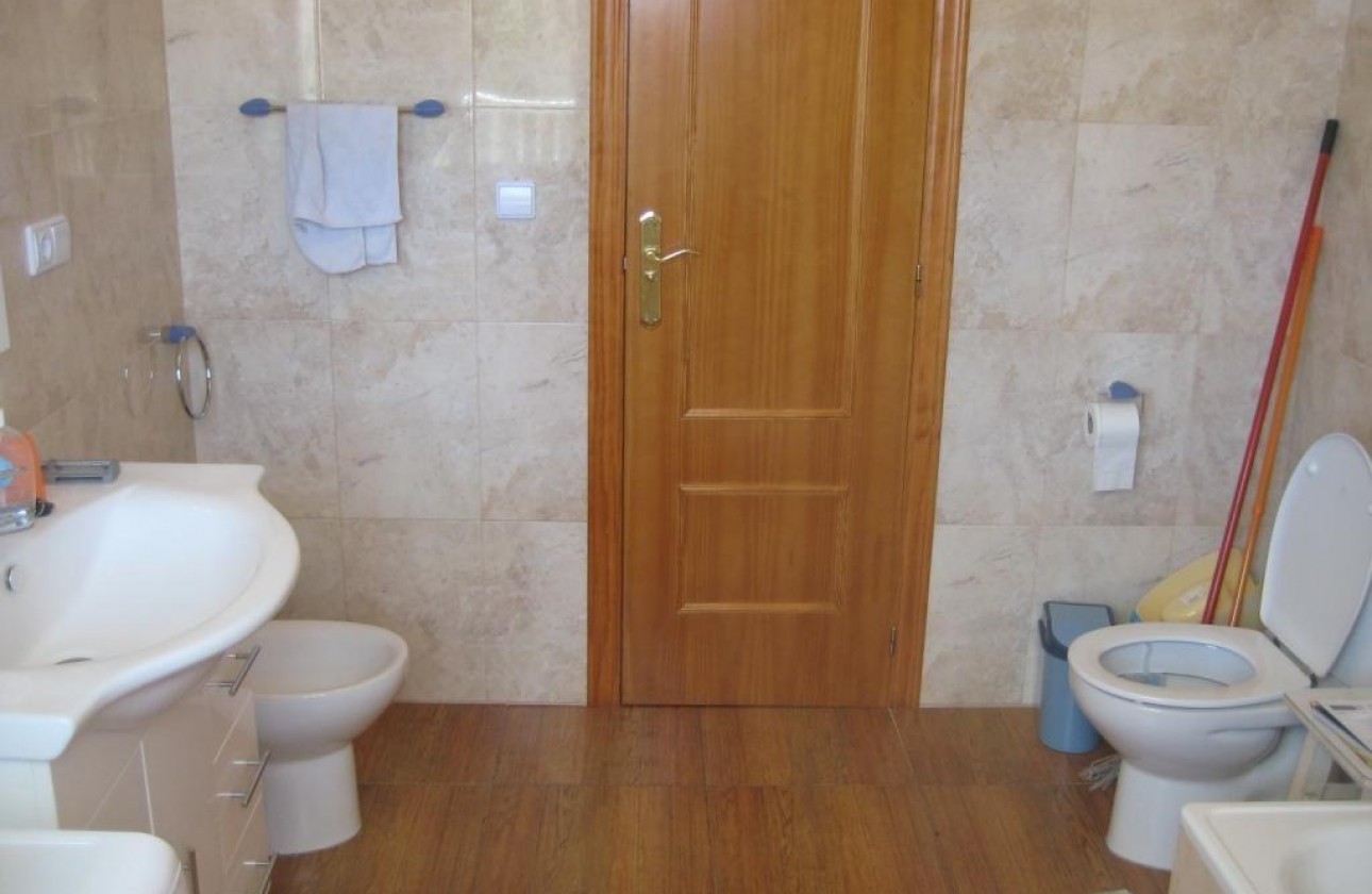 Resale - Apartment / flat - Torrevieja - Estacion de autobuses