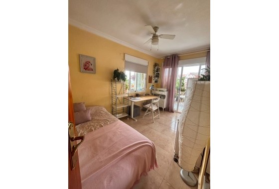 Resale - Apartment / flat - Torrevieja - Estacion de autobuses