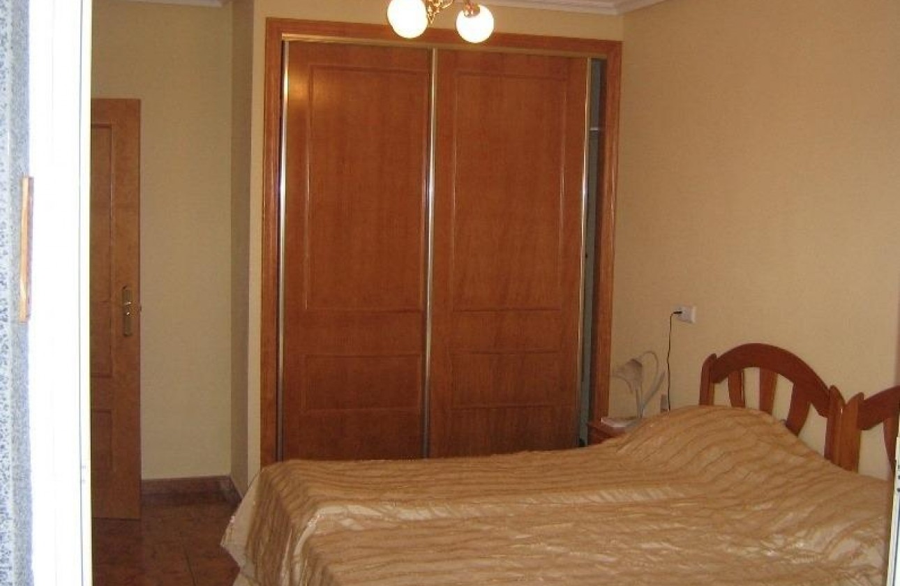Resale - Apartment / flat - Torrevieja - Estacion de autobuses