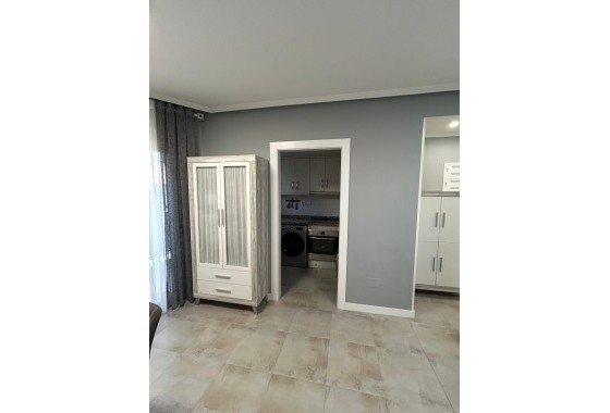 Resale - Apartment / flat - Torrevieja - Playa del Cura
