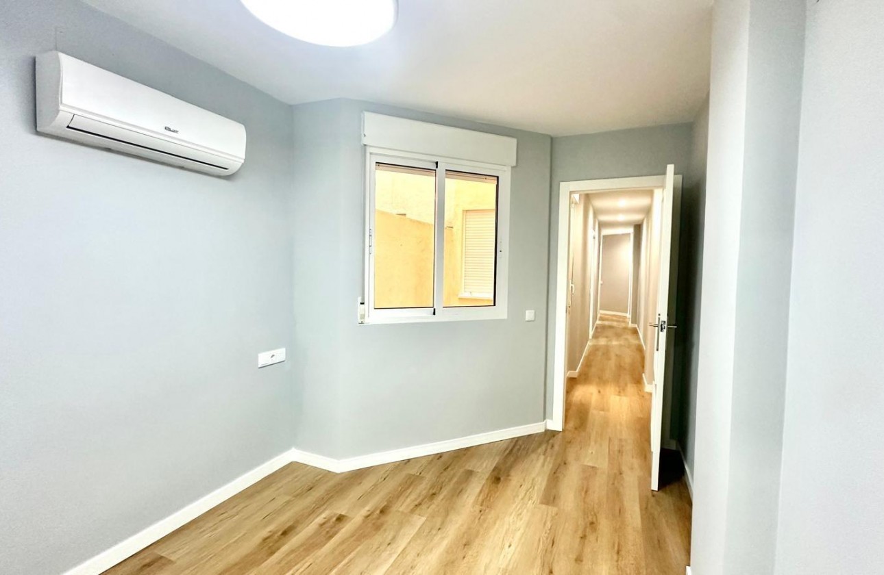 Reventa - Apartamento / piso - Torrevieja - La Mata pueblo
