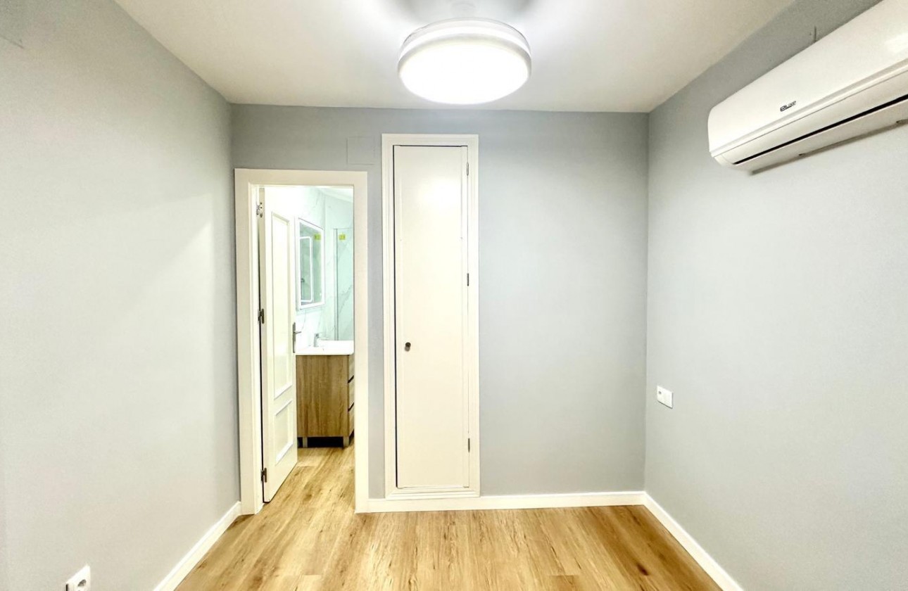 Reventa - Apartamento / piso - Torrevieja - La Mata pueblo