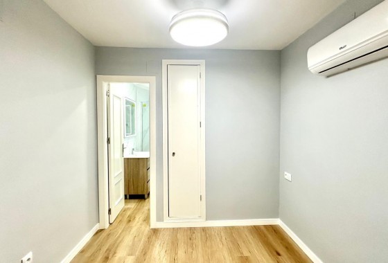 Reventa - Apartamento / piso - Torrevieja - La Mata pueblo