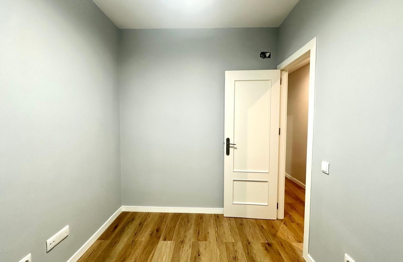 Reventa - Apartamento / piso - Torrevieja - La Mata pueblo