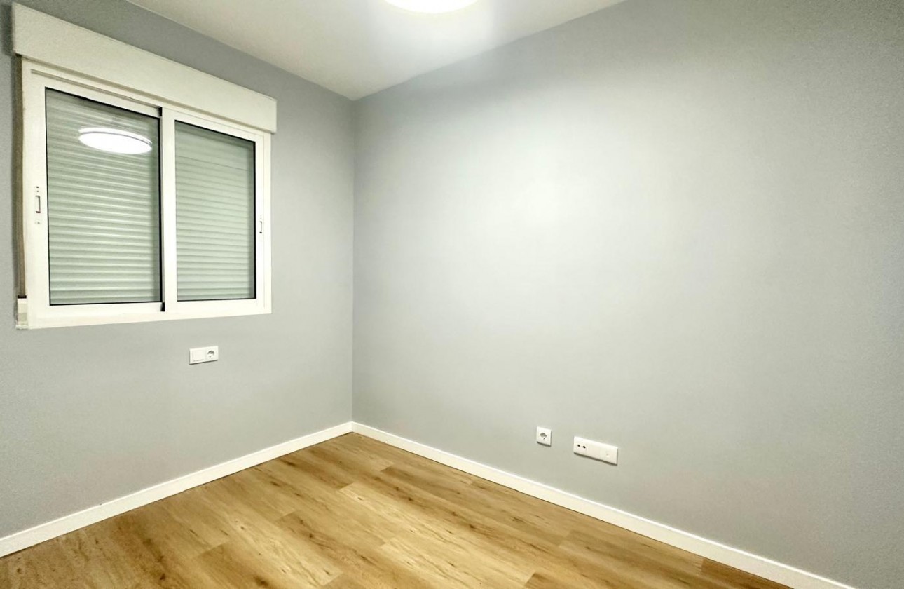 Reventa - Apartamento / piso - Torrevieja - La Mata pueblo