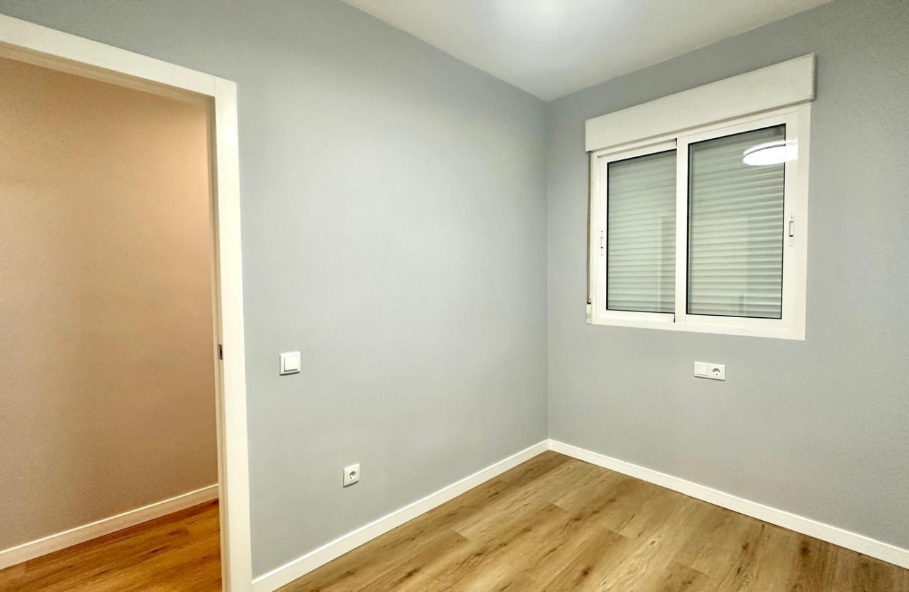 Reventa - Apartamento / piso - Torrevieja - La Mata pueblo