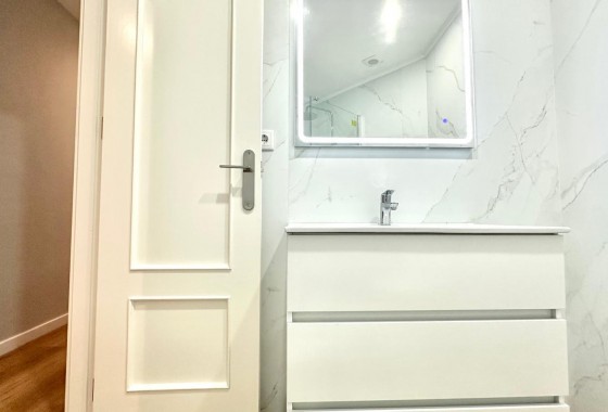 Reventa - Apartamento / piso - Torrevieja - La Mata pueblo