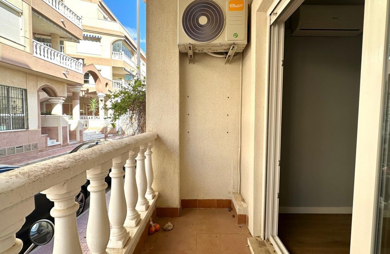 Reventa - Apartamento / piso - Torrevieja - La Mata pueblo