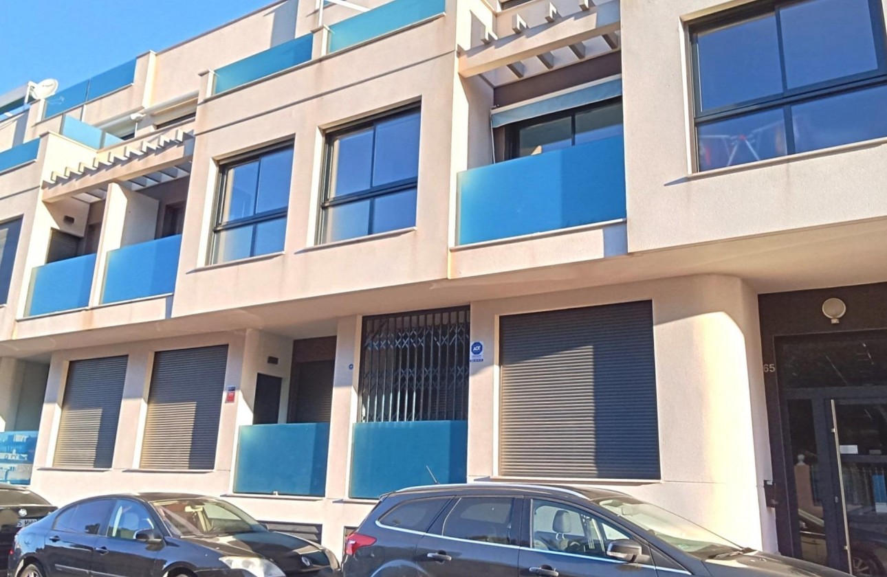 Resale - Apartment / flat - Torrevieja - Estacion de autobuses