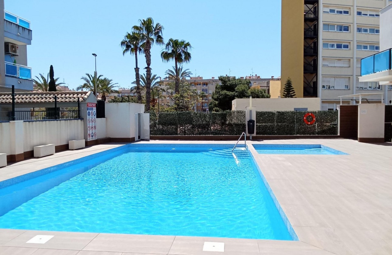 Resale - Apartment / flat - Torrevieja - Estacion de autobuses
