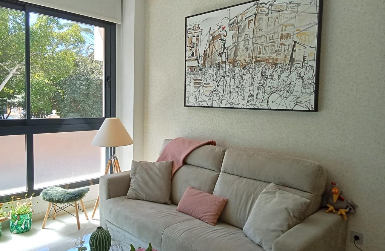 Resale - Apartment / flat - Torrevieja - Estacion de autobuses