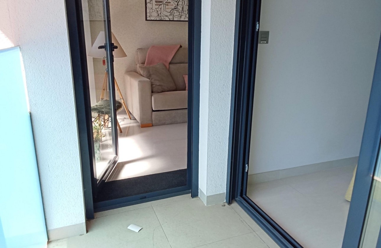 Resale - Apartment / flat - Torrevieja - Estacion de autobuses