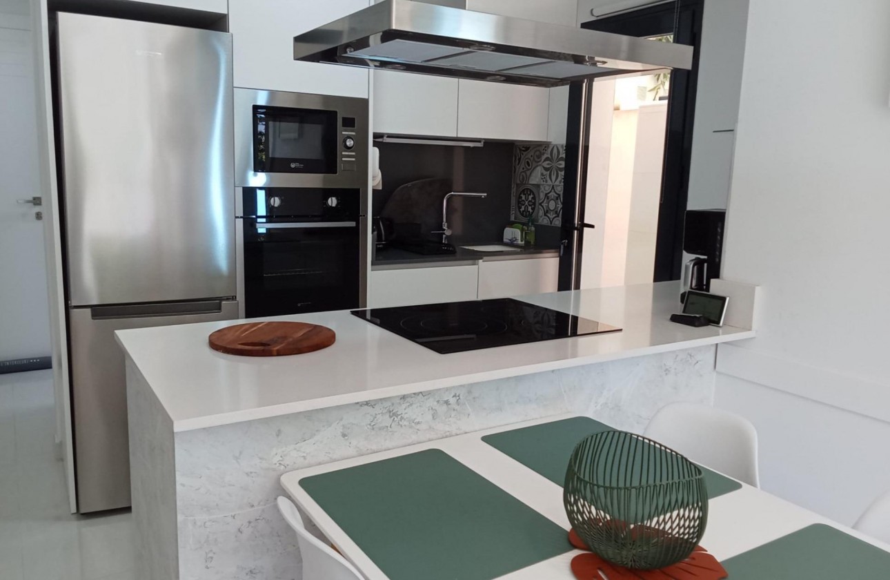 Resale - Apartment / flat - Torrevieja - Estacion de autobuses