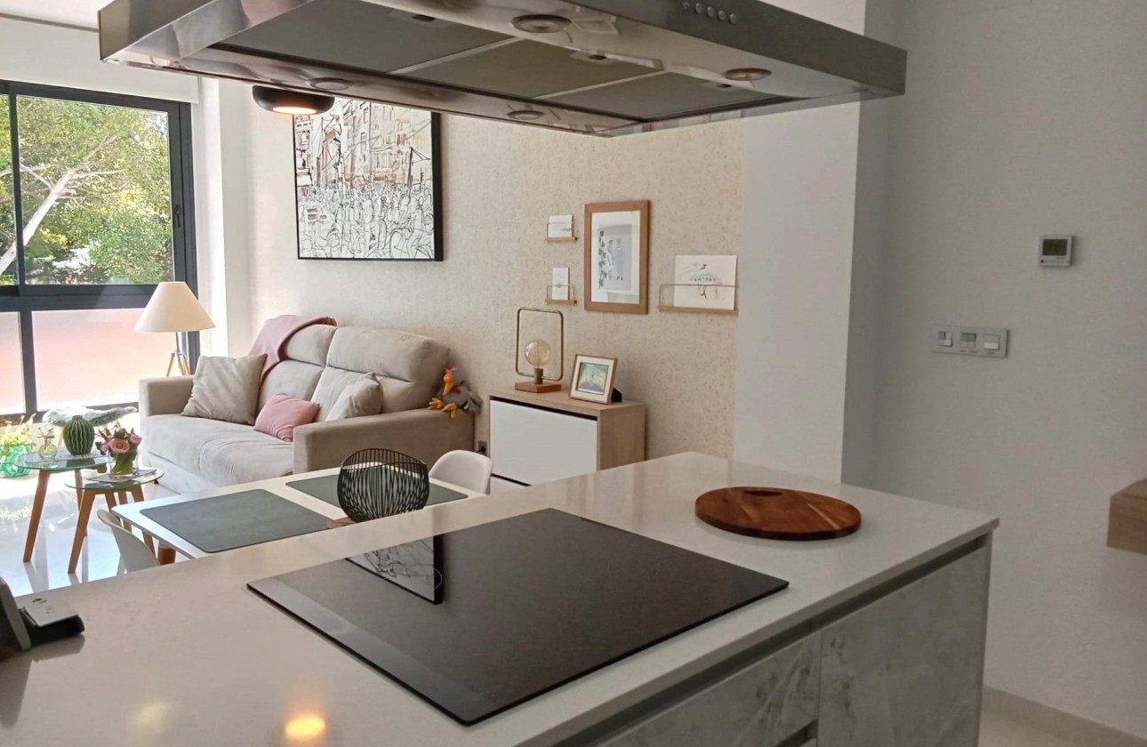 Resale - Apartment / flat - Torrevieja - Estacion de autobuses