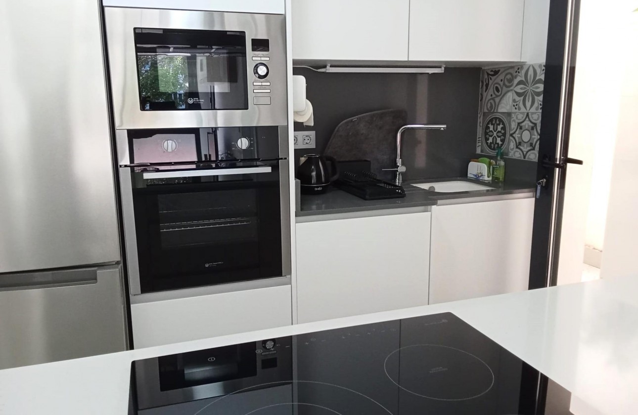 Resale - Apartment / flat - Torrevieja - Estacion de autobuses