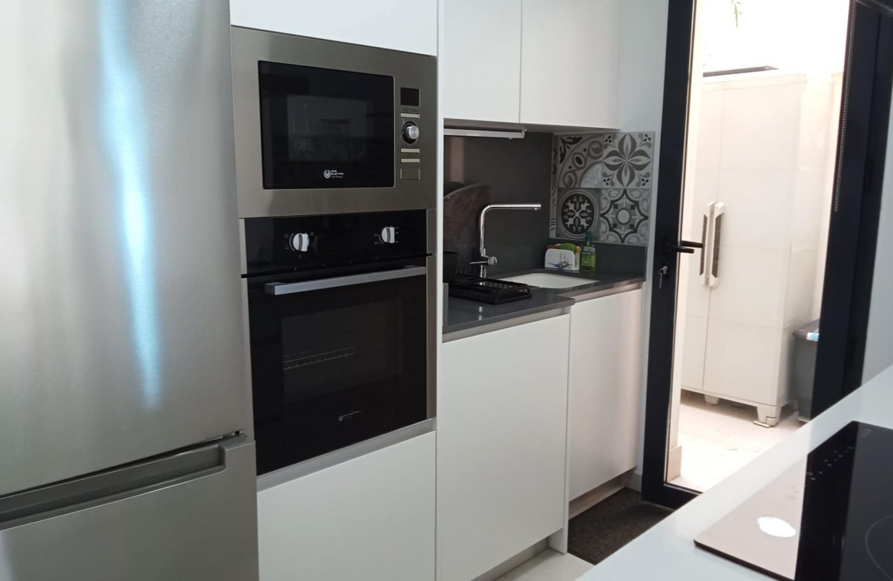 Resale - Apartment / flat - Torrevieja - Estacion de autobuses