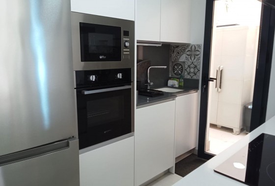Resale - Apartment / flat - Torrevieja - Estacion de autobuses