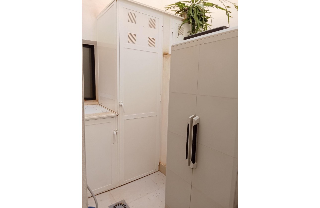 Resale - Apartment / flat - Torrevieja - Estacion de autobuses