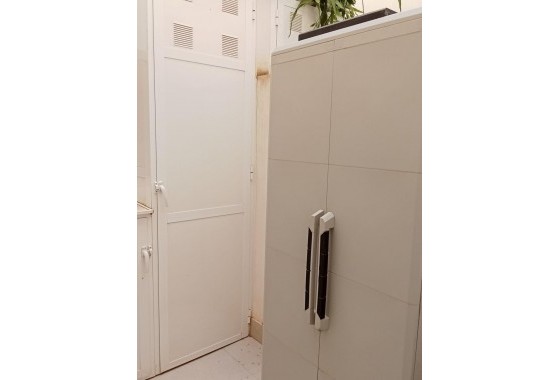 Resale - Apartment / flat - Torrevieja - Estacion de autobuses