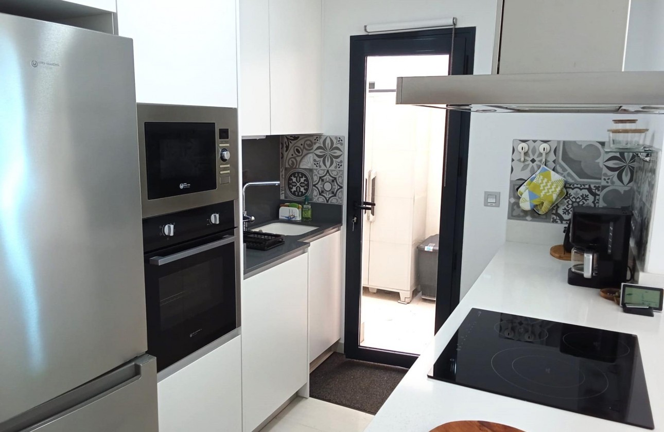 Resale - Apartment / flat - Torrevieja - Estacion de autobuses