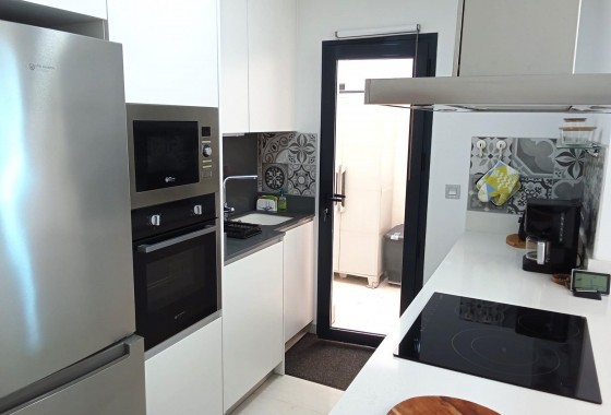 Resale - Apartment / flat - Torrevieja - Estacion de autobuses
