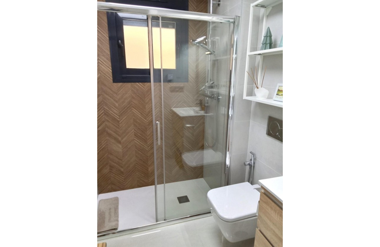 Resale - Apartment / flat - Torrevieja - Estacion de autobuses