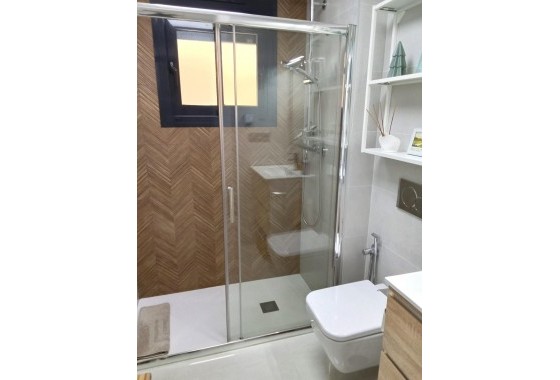 Resale - Apartment / flat - Torrevieja - Estacion de autobuses