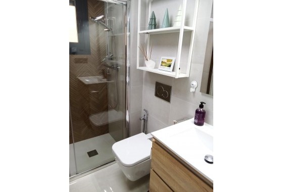Resale - Apartment / flat - Torrevieja - Estacion de autobuses