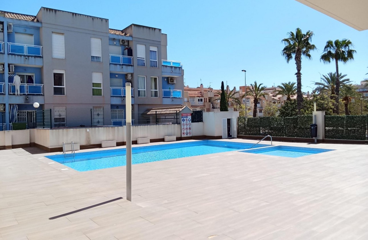 Resale - Apartment / flat - Torrevieja - Estacion de autobuses