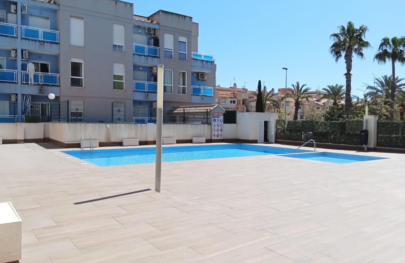 Resale - Apartment / flat - Torrevieja - Estacion de autobuses