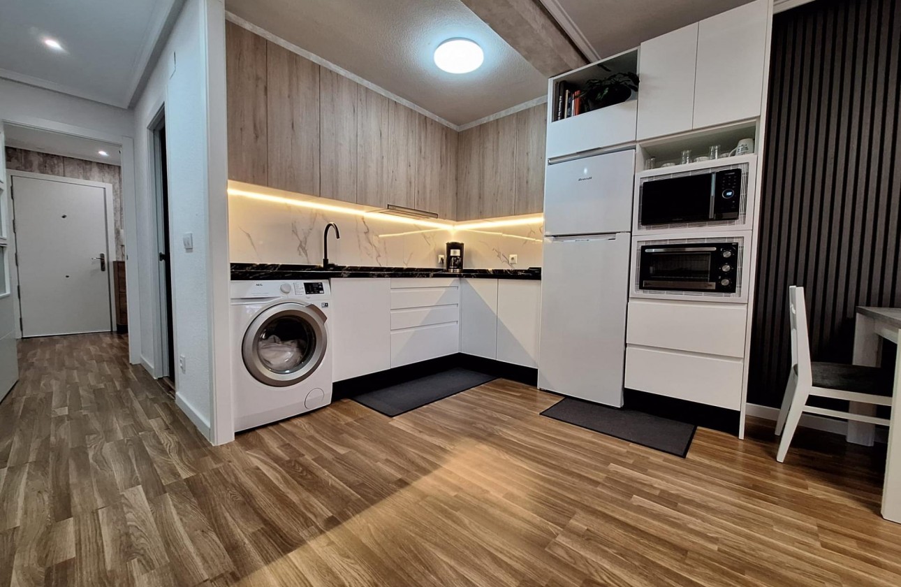 Resale - Apartment / flat - Torrevieja - Centro